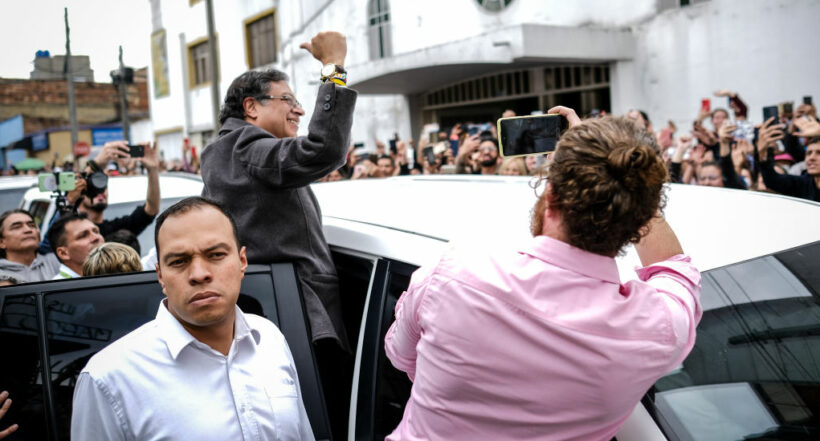 Gustavo Petro quiere armar una "fiesta popular" en Colombia mientras se posesiona como presidente.