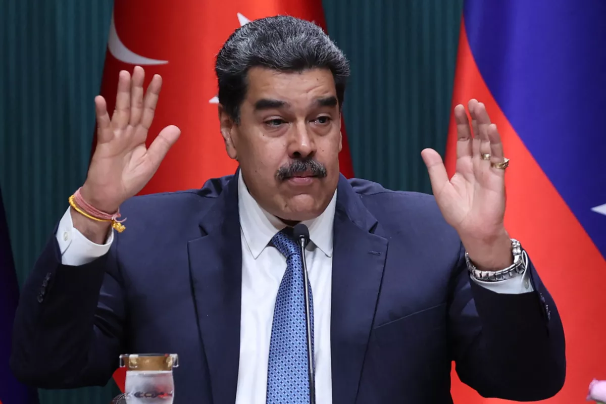 Foto de Nicolás Maduro en  nota de la orden que dio para restablecer relaciones militares en Colombia y Venezuela.