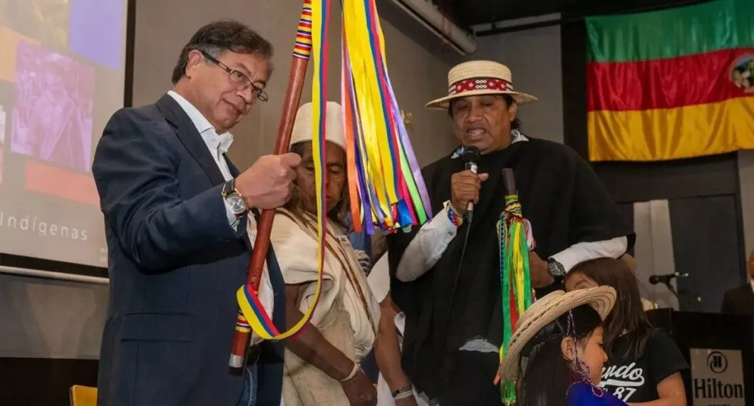El presidente Gustavo Petro, en su encuentro con indígenas de este 9 de agosto.