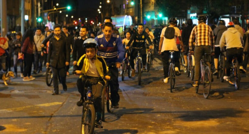 Horarios y cierres viales en Bogotá por ciclovía nocturna.