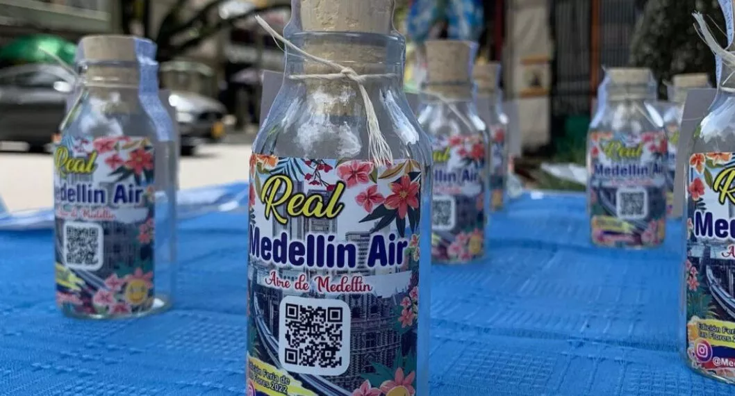 En tan solo unas horas, joven emprendedor logró vender más de 50 botellas con aire de Medellín.