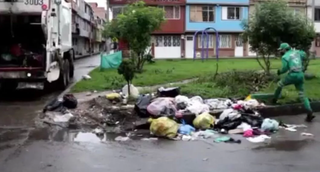 La problemática con las basuras en Bogotá sigue siendo evidente. En video quedó registrado que un punto en la capital duró limpio solo siete minutos.