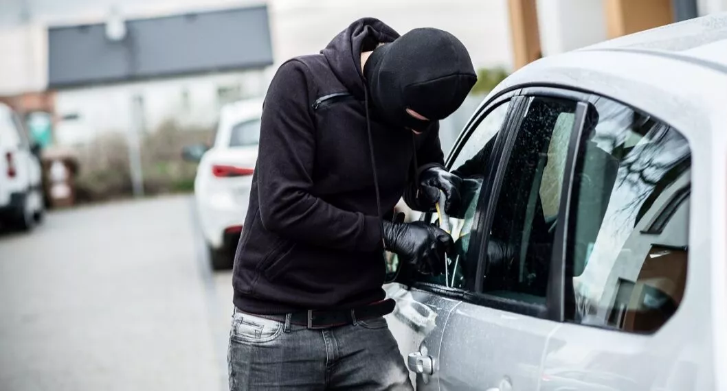 Ladrón de carros ilustra nota sobre los colores y marcas más apetecidas por los ladrones de autos
