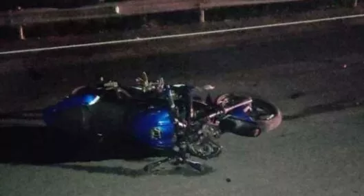 Imagen del caso en Manizales donde un carro habría matado a dos motociclistas y no paró a auxiliarlos