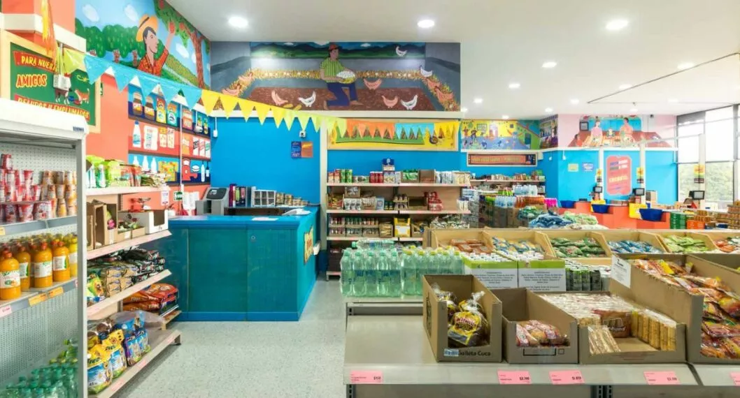 Cadenas de supermercados como Éxito y Olímpica despliegan sus estrategias para copar el espacio que dejará Justo & Bueno en el mercado colombiano.
