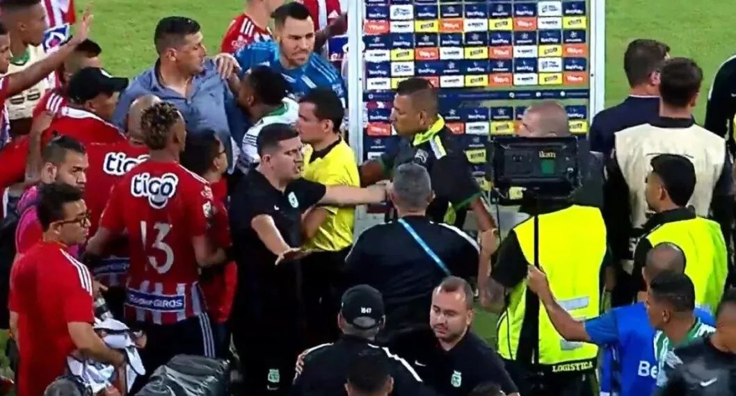 [Video] Juan Cruz Real y 'Arriero' Herrera por poco se van a puños en Nacional vs Junior