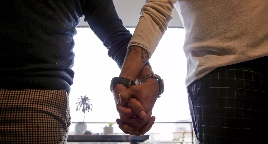Imagen de pareja gay ilustra artículo Singapur despenaliza el homosexualismo de hombres