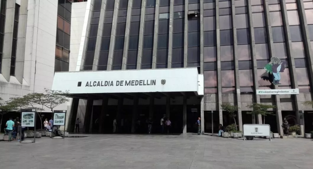 Un grupo élite de la Fiscalía arribó a las oficinas de la Alcaldía de Medellín para buscar documentos relacionados con Hidroituango.