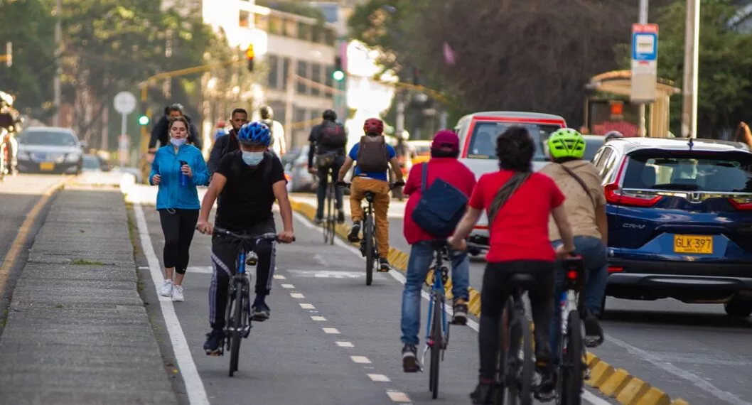 Ciclistas en Bogotá ilustran nota sobre ciclotalleres que tendrán gratis 