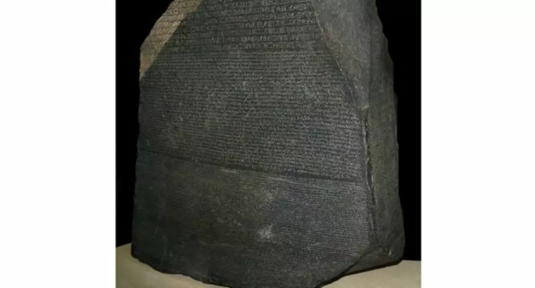 Arqueólogo le pide al Museo Británico que devuelva la piedra de Rosetta a Egipto