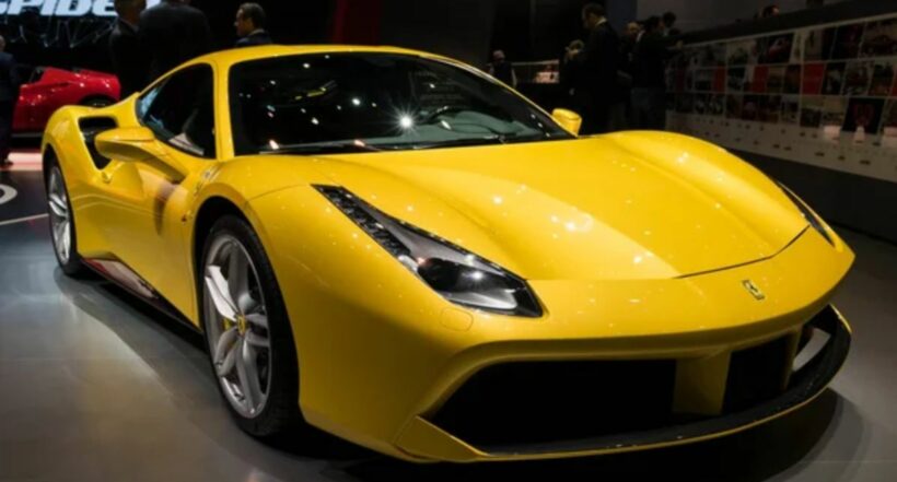 Imagen de un carro de lujo a propósito de quién es el bogotano, Adolfo Reyes, que tiene Ferraris parqueados en su casa