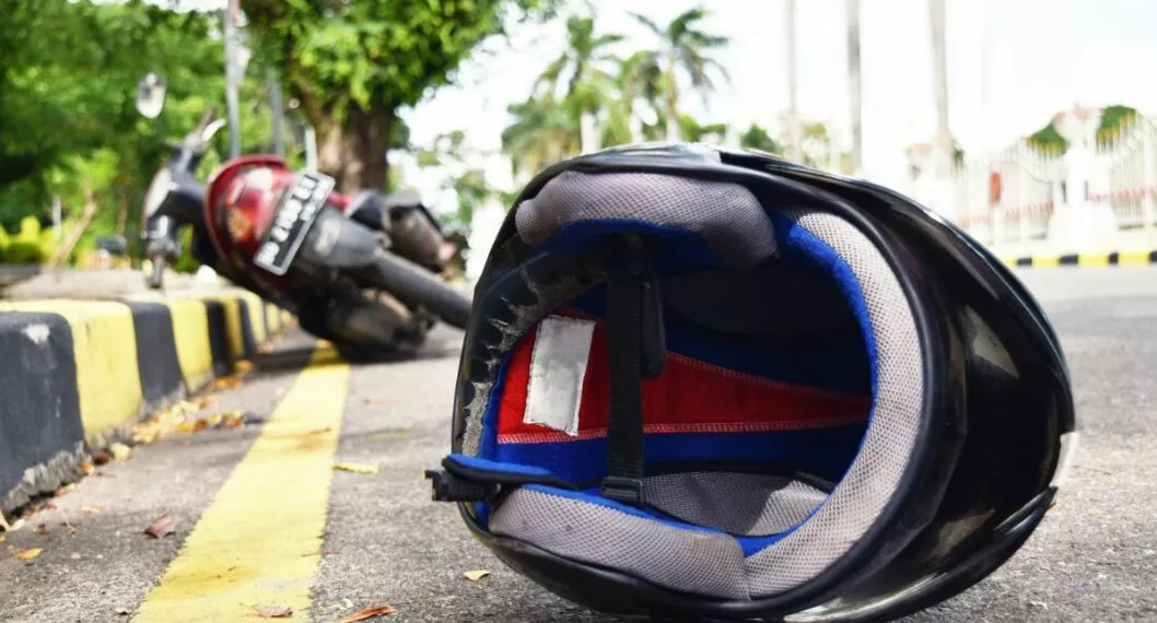 Imagen de un casco de moto a propósito del caso en Tolima donde una pareja pide ayuda luego de accidente que los dejó sin plata para un bebé