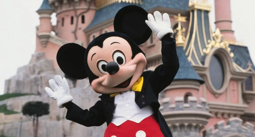 Disneyland ofrece empleo en Estados Unidos. No pide mayores requisitos y paga hasta 13 millones de pesos mensualmente.