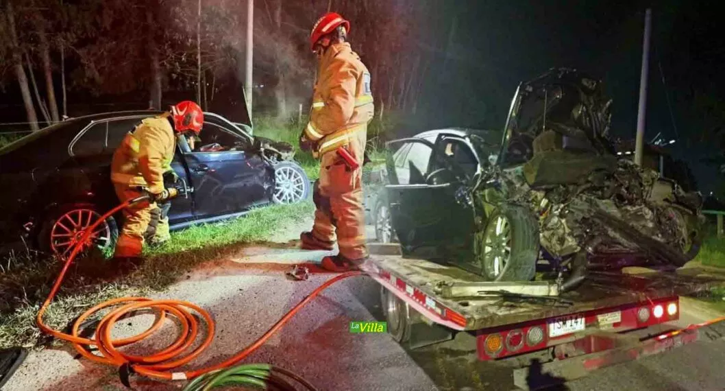 Fue necesario hacer extracción vehicular para rescatar a las personas atrapadas en el automóvil.
