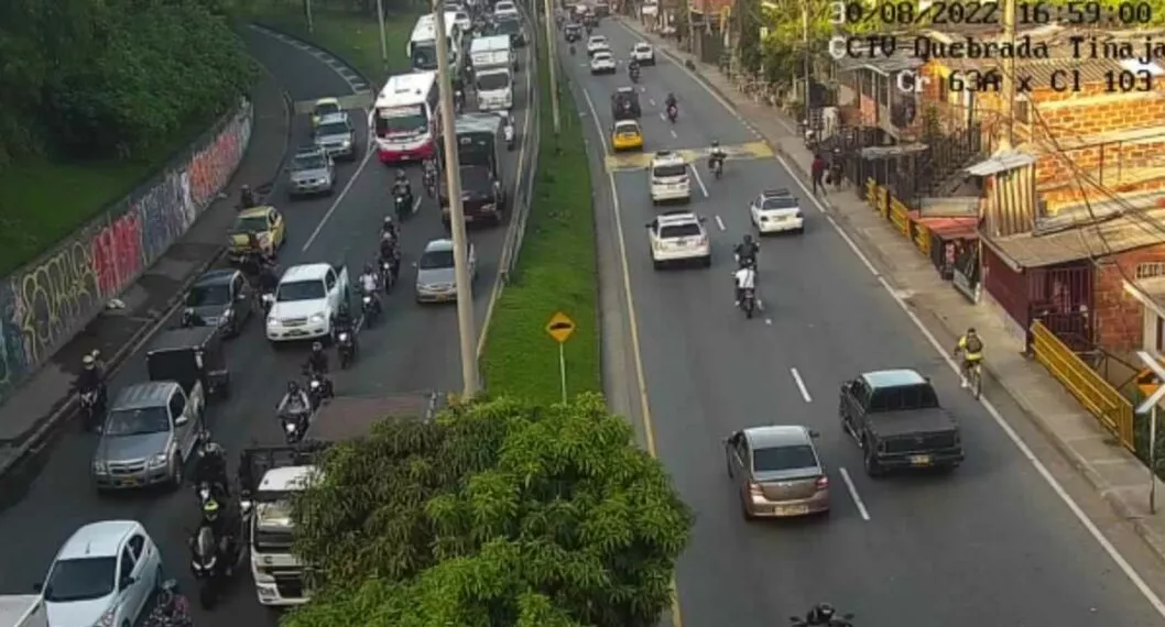 Imagen de carros a propósito del pico y placa en Medellín hoy miércoles 31 de agosto y cómo acaba este mes