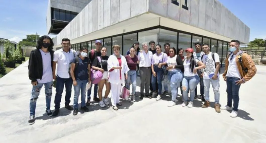 Las imágenes de la primera clase de Juan Manuel Santos en la Universidad Nacional