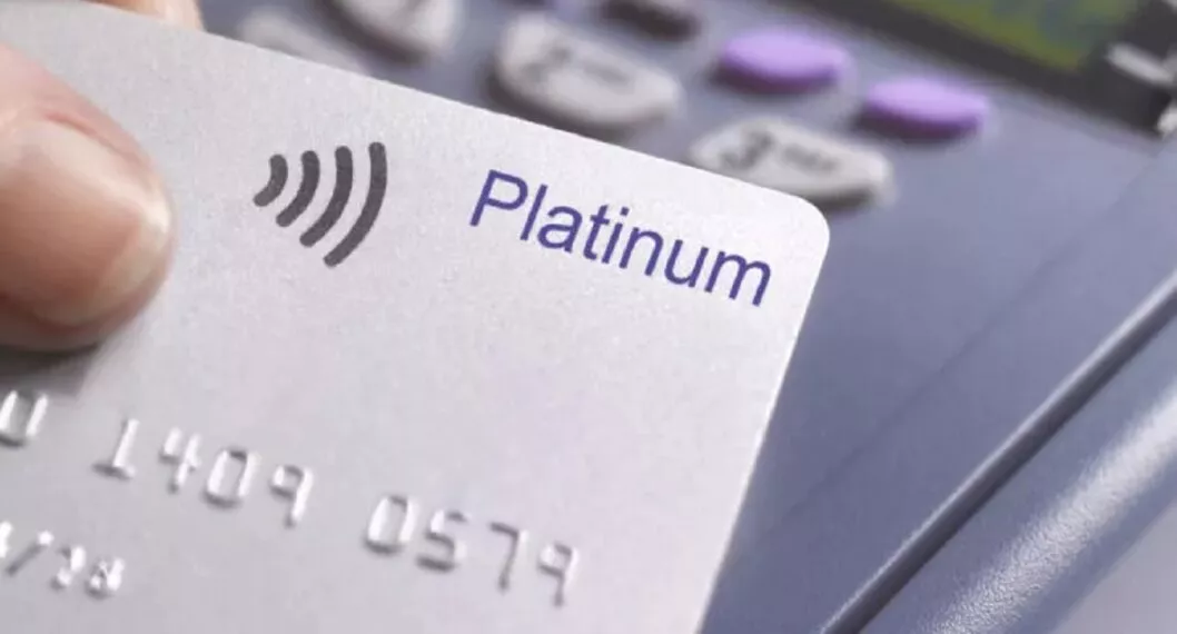 Imagen de tarjeta de crédito ilustra artículo Tarjetas de crédito no se pueden tocar en septiembre: subió la tasa de usura