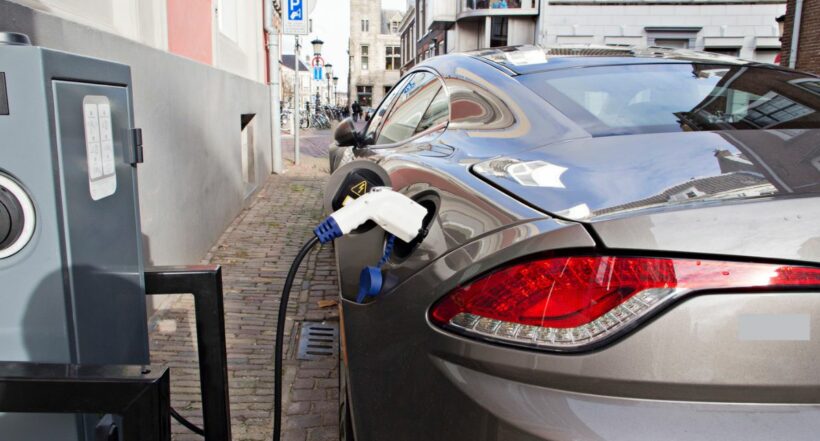 Imagen de un carro a propósito que Francia ofrecerá alquiler de carros eléctricos por 100 euros al mes 