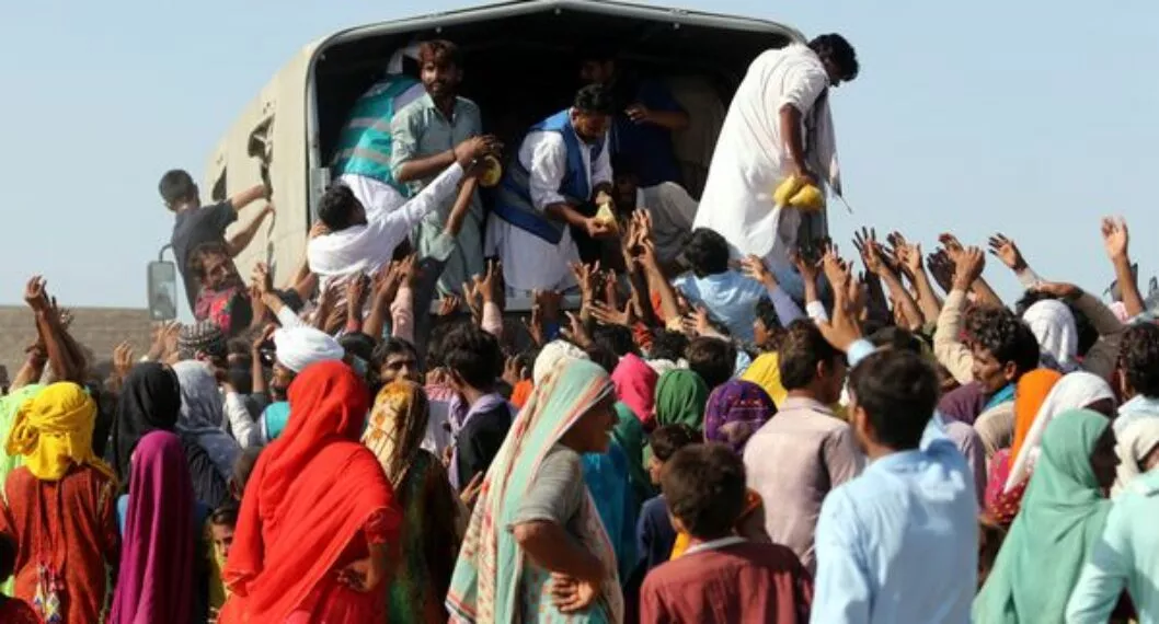 Tragedia en Pakistán: inundaciones dejan 1.200 muertos y pueblos arrasados