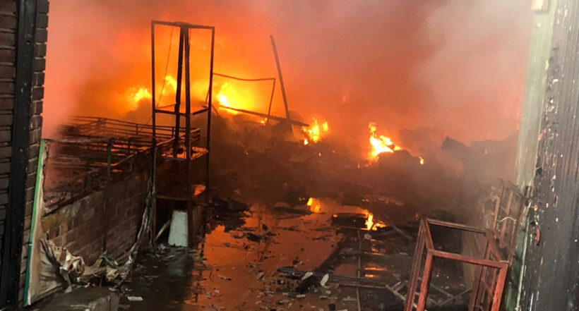 [Video] En Cali se incendió galería del barrio Siloé; varios locales quedaron afectados 