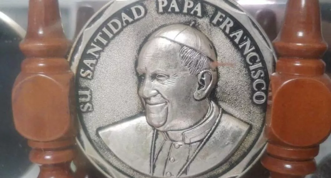 Su moneda conmemorativa al papa Francisco en el país