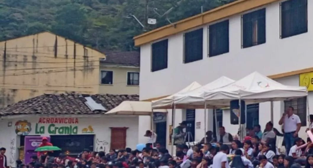 [Video] Grupo armado arruinó bingo en Páez, Cauca; población fue atacada con hostigamiento