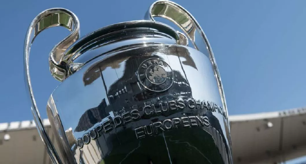 Foto del trofeo de la Uefa Champions League a propósito de su himno.
