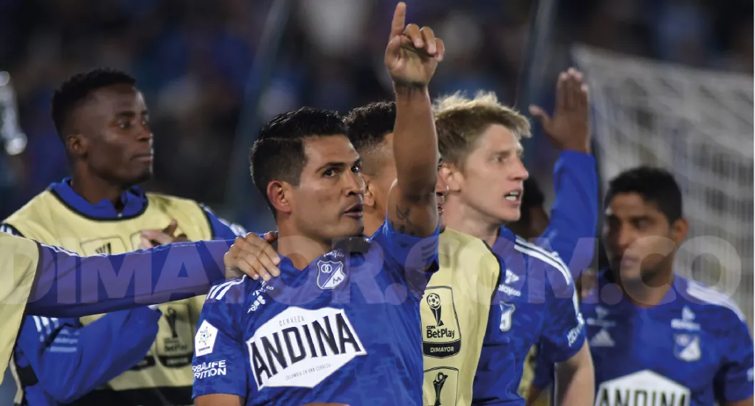 Jugadores de Millonarios celebran gol ante Medellín en la Copa BetPlay, en nota sobre celebración de un jugador que no se vio en TV