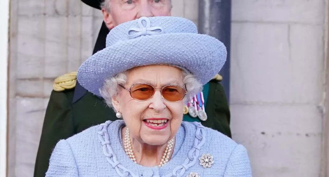Reina Isabel II ilustra nota sobre quién es ella, su sucesor al trono y más