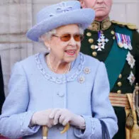 Con memes de 'The Crown', en redes reaccionaron al estado de salud de la Reina Isabel II