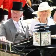 La nueva primera ministra del Reino Unido, Liz Truss, anunció que el nuevo rey se llamará Carlos III. 