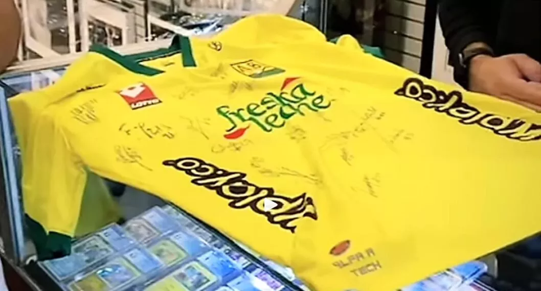 Camiseta del Atlético Bucaramanga venidida en 'El precio de la historia'