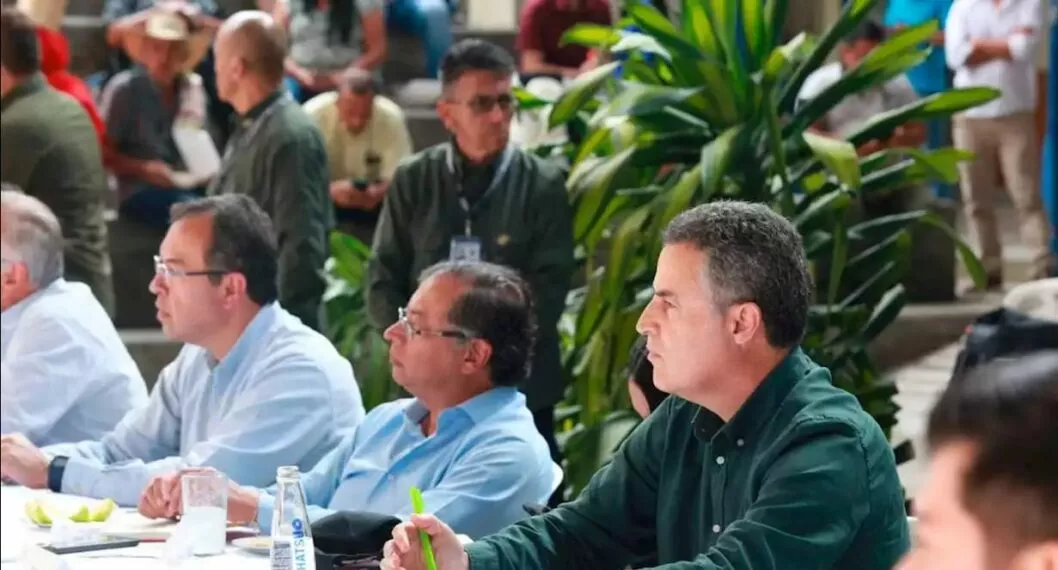 Gobernador de Antioquia pide a Gustavo Petro avances para aeropuerto de Rionegro