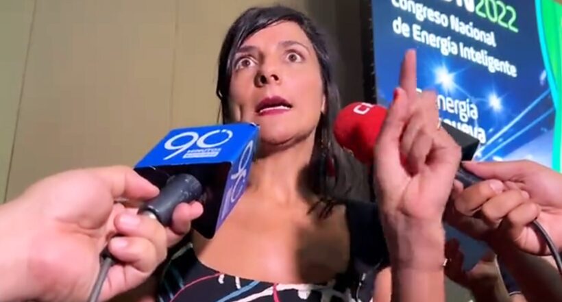 Irene Vélez, ministra de Minas, criticada por “déficit de 10.000 millones”.