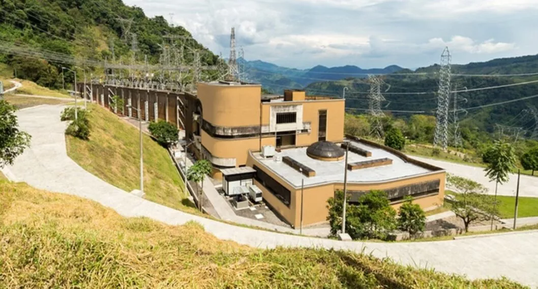Central hidroeléctrica El Guavio apagó una nueva turbina y peligra suministro de energía de dos millones de hogares. 