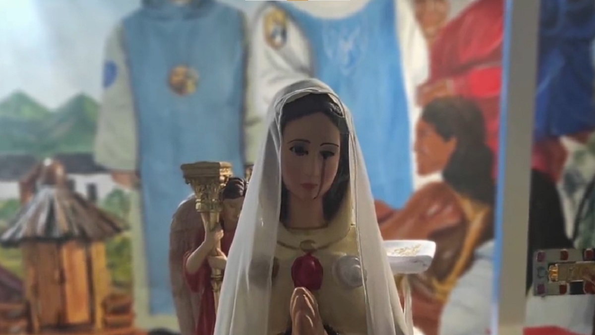 Sacerdote dice que imagen de la virgen de su parroquia lloró sangre