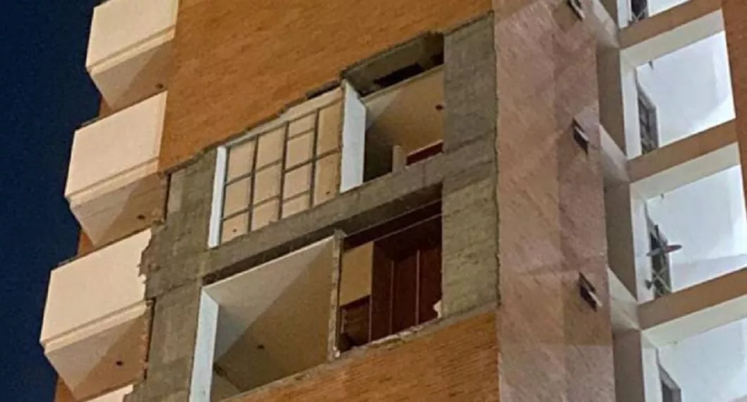 Video edificio en Cúcuta cuya fachada cae en gran parte y deja hueco