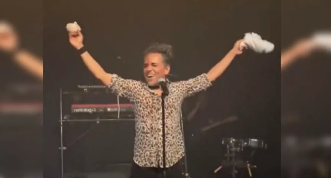 Al vocalista de Café Tacvba, Rubén Albarrán, le tiraron un muñeco del Dr. Simi durante concierto y su reacción fue descabezarlo. 