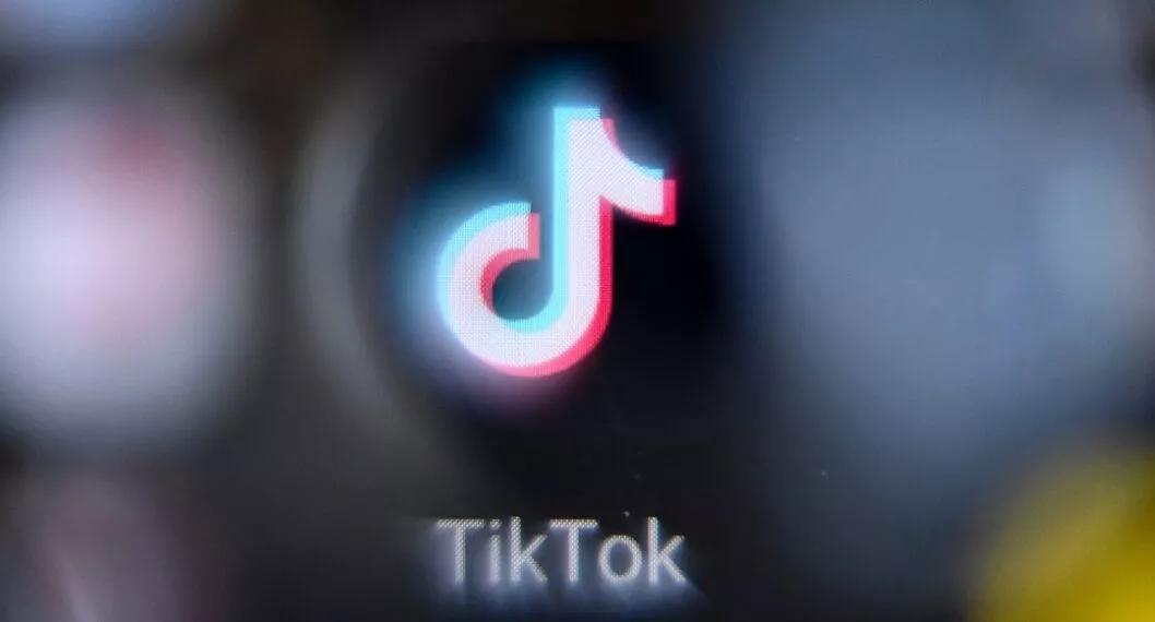 Logo de TikTok ilustra artículo Desinformación en TikTok estaría alcanzando niveles alarmante entre jóvenes