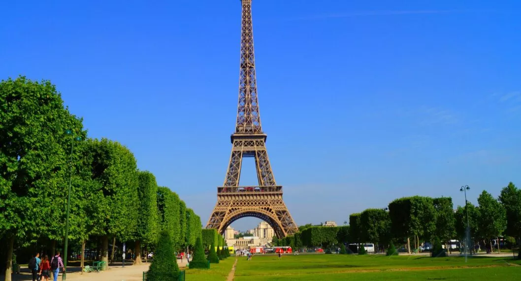 En parís se apagarán las luces de la Torre Eiffel antes para ahorrar energía.