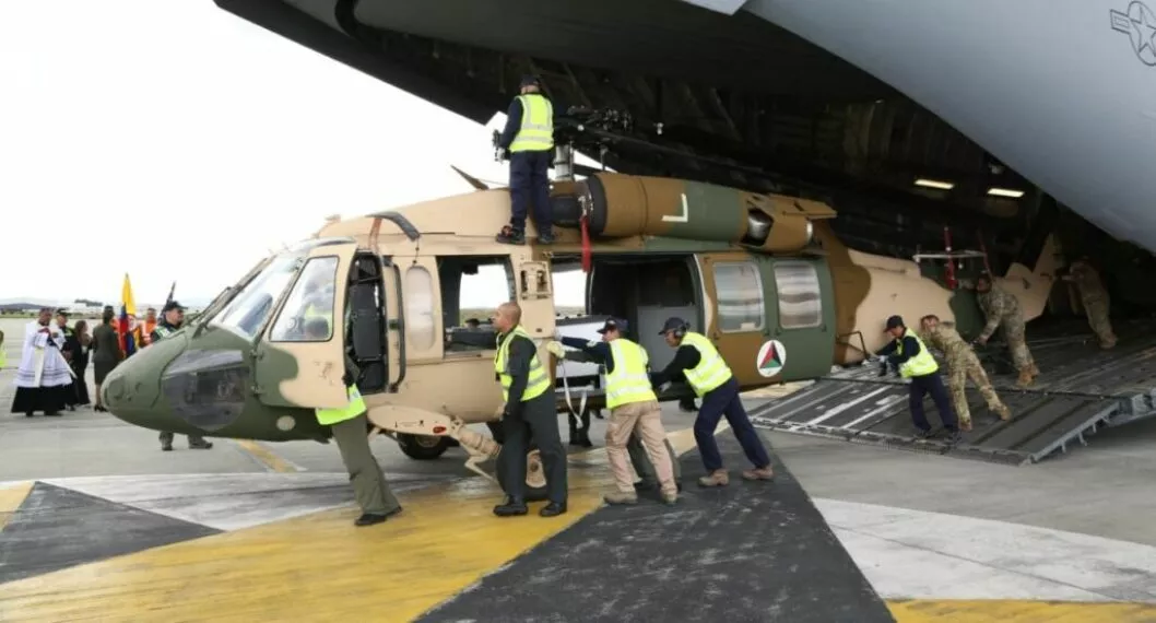 Así son los poderosos helicópteros Black Hawk que donó Estados Unidos a Colombia