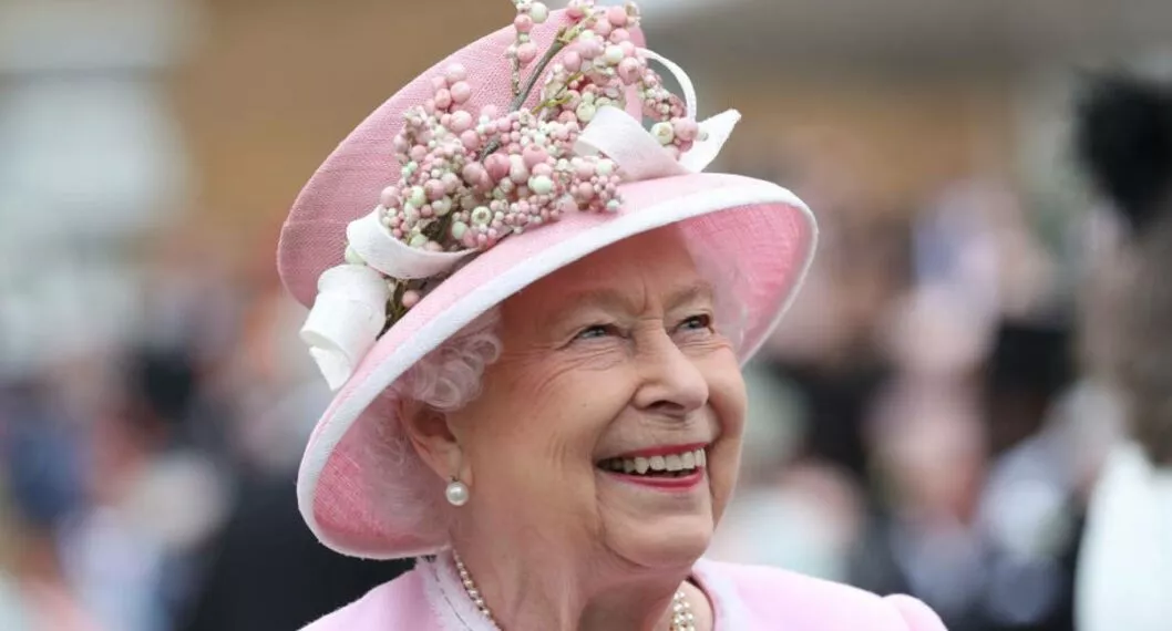 Foto de la reina Isabel II a propósito de las joyas con las que será enterrada.