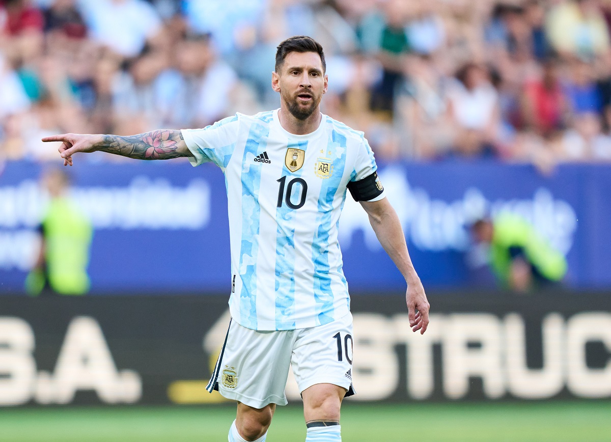 Louis Vuitton se encargó de diseñar el baúl en el que Messi lleva la Copa  del Mundo a Argentina