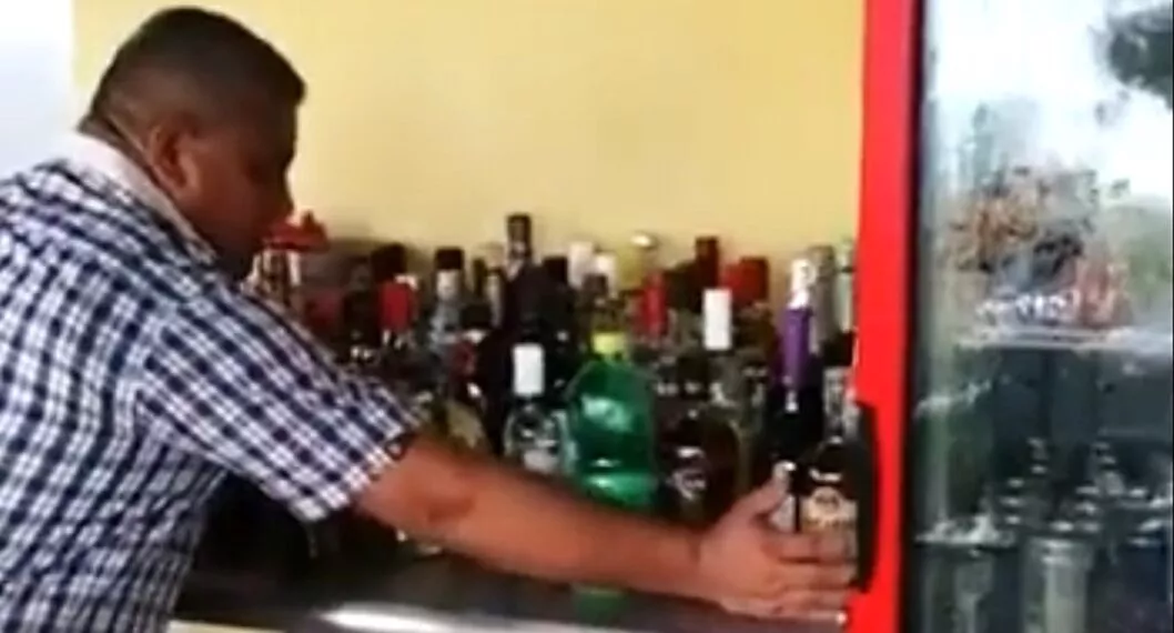 Temblor de México: hombre protegió botellas de licor: lo tratan de “héroe”