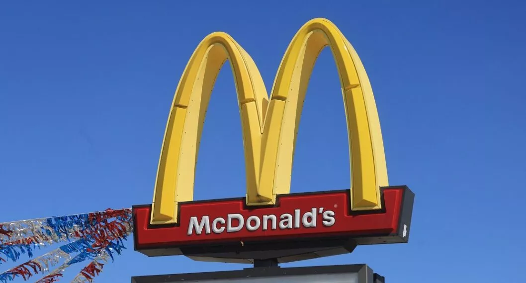 Imagen de logo de McDonald's ilustra artículo Admiten demanda contra McDonald's por no pautar en medios de personas negras