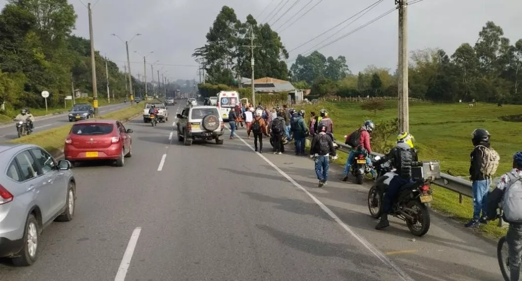 Imagen del caso en Autopista Medellín-Bogotá, donde un menor de 14 años murió atropellado por un carro