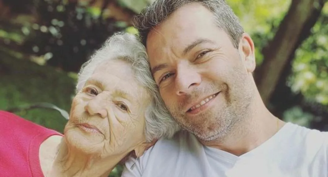 Iván Lalinde, presentador de 'La voz senior', llenó de ternura las redes sociales con una charla con 'Doña Tere’, su progenitora.