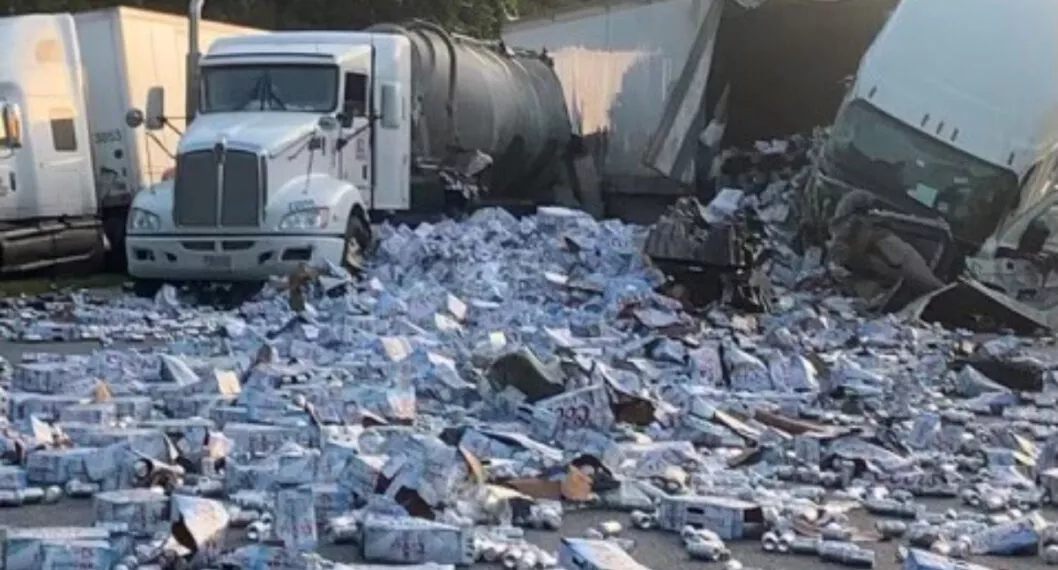 [Video] Cientos de latas de cerveza regadas, dejó accidente de cinco camiones en Florida