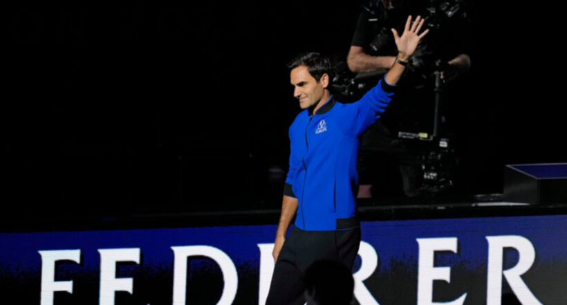 Aficionado de Roger Federer regaló camisetas de su colección del tenista