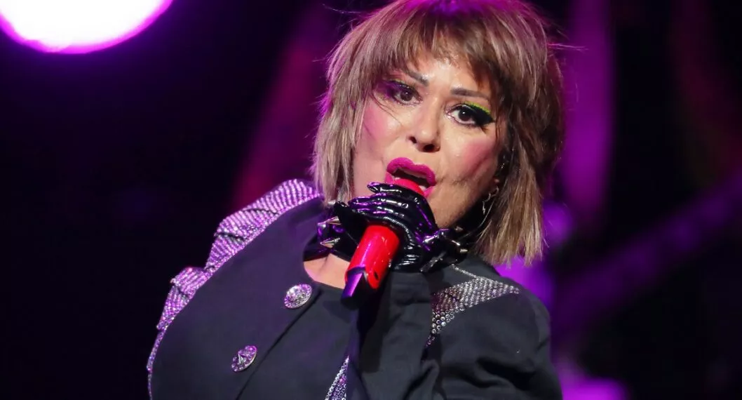 La cantante mexicana Alejandra Guzmán se defendió de mujer que la tocó indebidamente e intentó besarla en un concierto. 